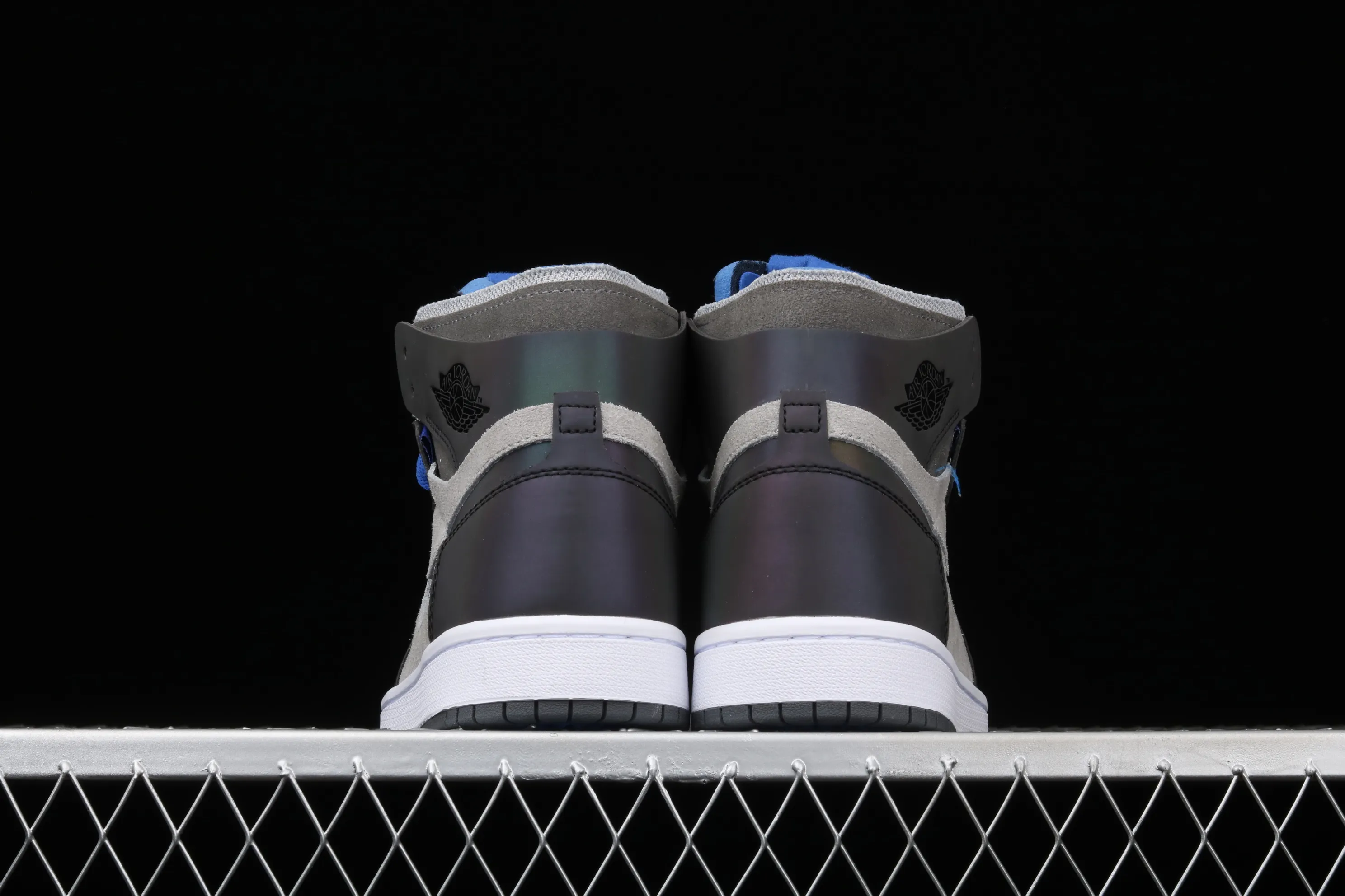 All Categories Air Jordan Jordan Series Basketball Shoes Air Jordan 1 High LPL x Air Jordan 1 Zoom Comfort "Iridescent" AJ1 Joe 1 Joint League of Legends Theme Basketball Shoes DD1453-001